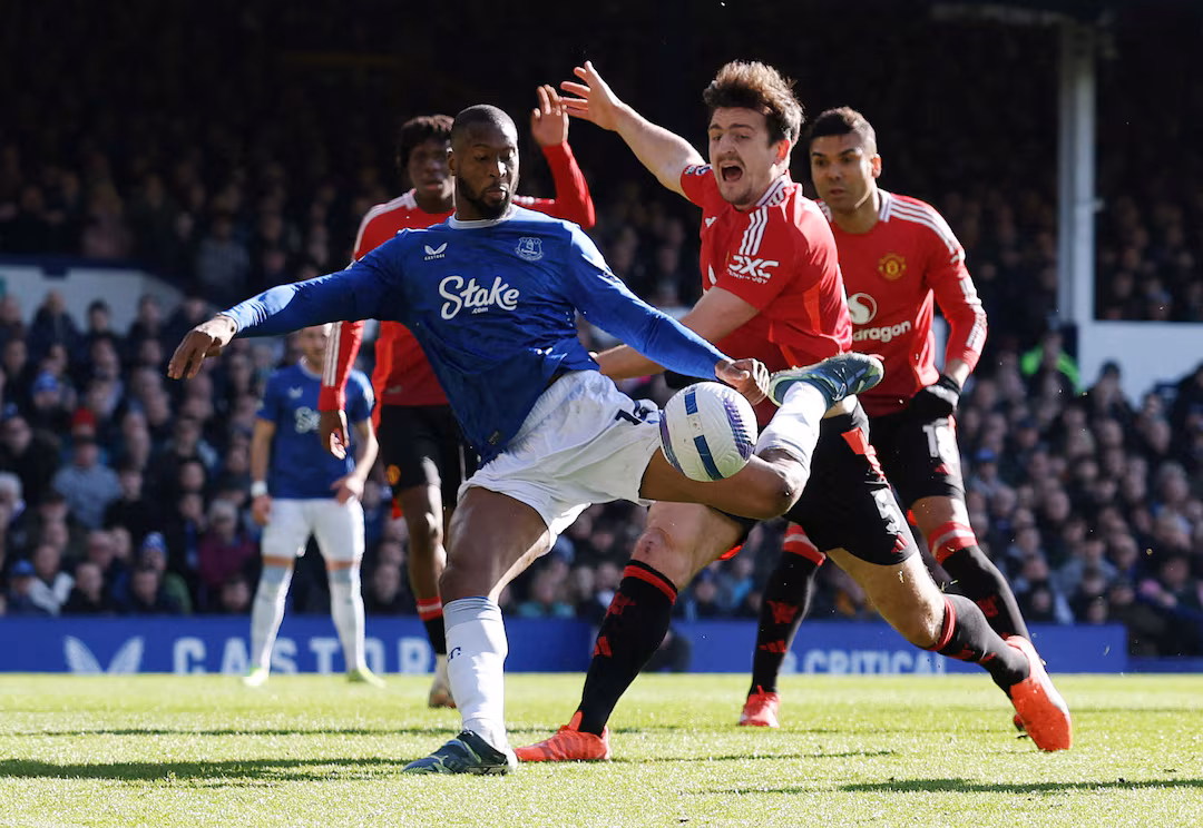 Everton mạnh mẽ